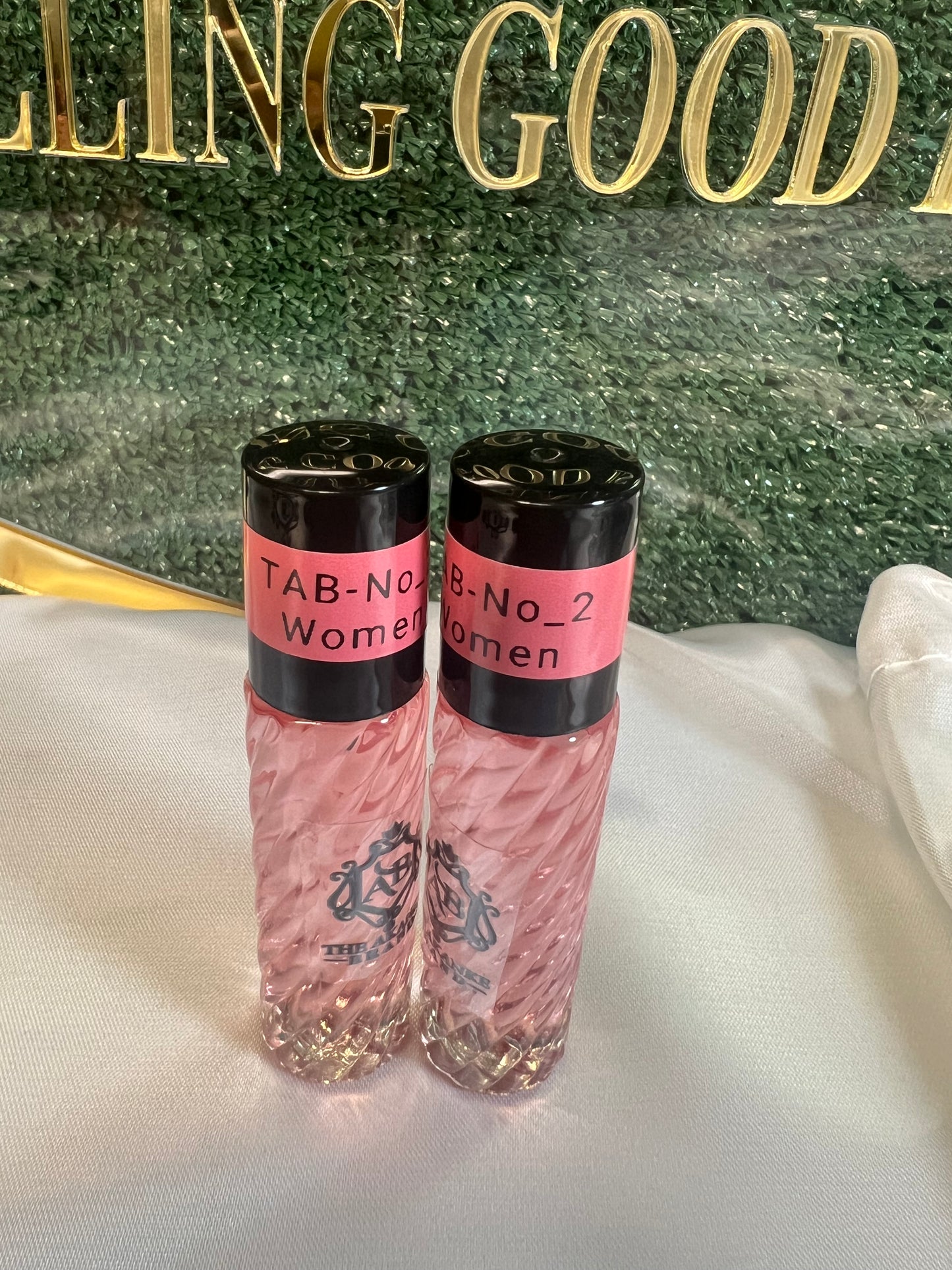 Perfume oil TAB NO_2(women)10ml 2pcs musky peach citrus fragrance feminine yet empowering, with a lot of sensuality to it.