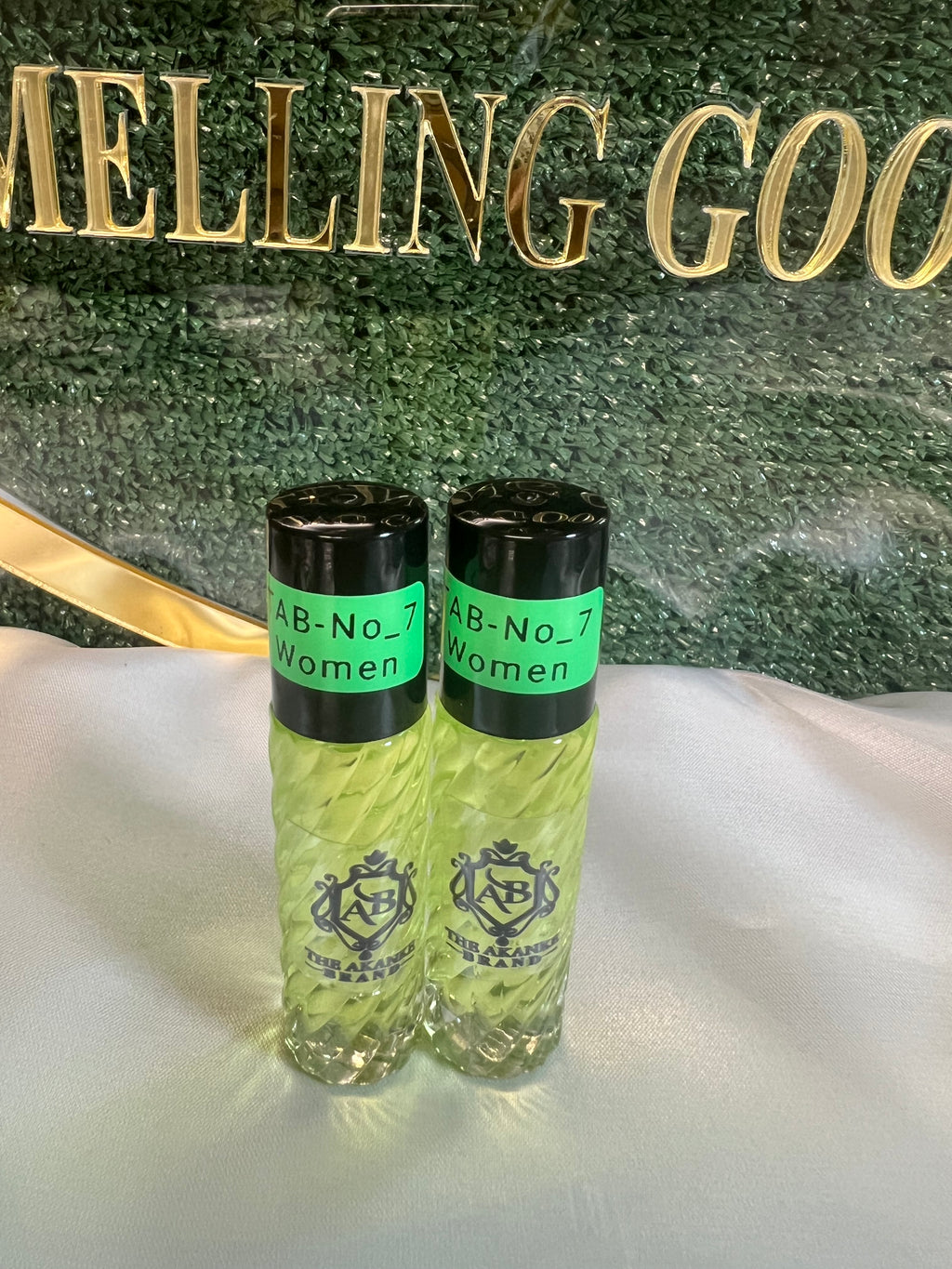 Perfume oil TAB NO 7(women)2pcs 10ml this fragrance oil is described as sophisticated with notes of peach, apricot, sandalwood, cedar, amber, and musk